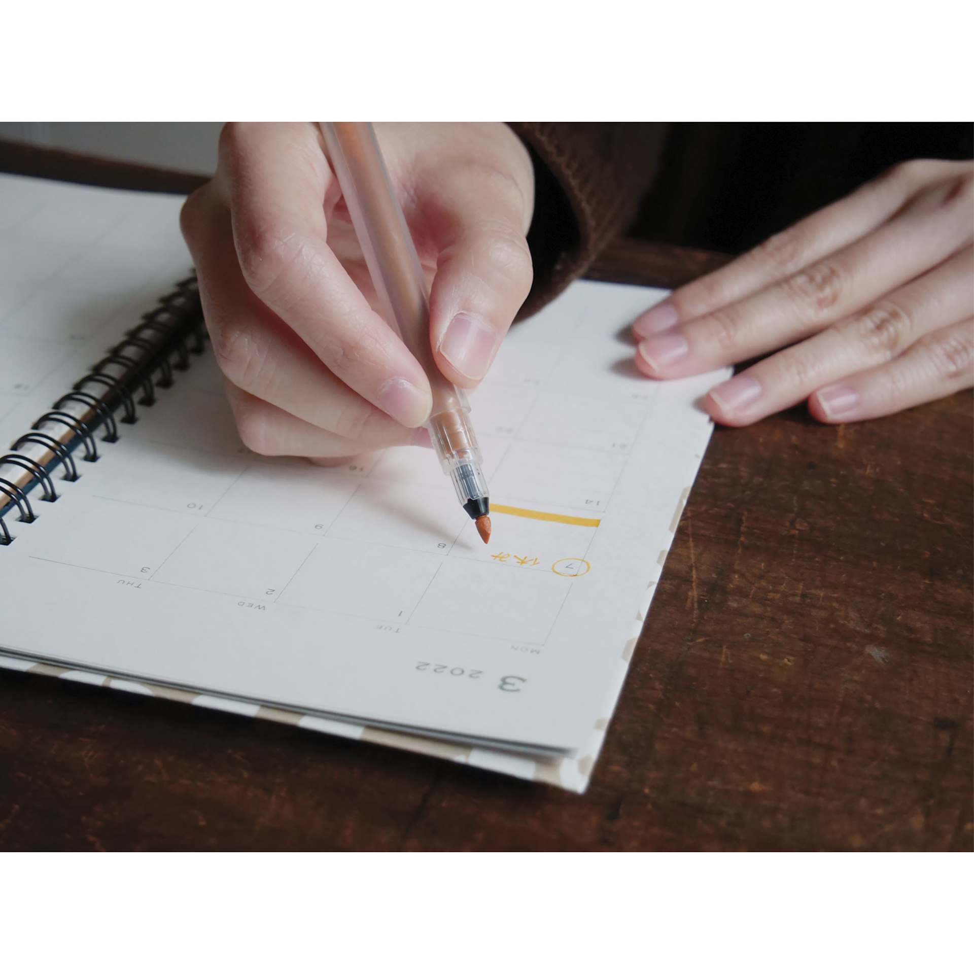 Kakimori Colour Liner Kit, Marker tip pen in hand