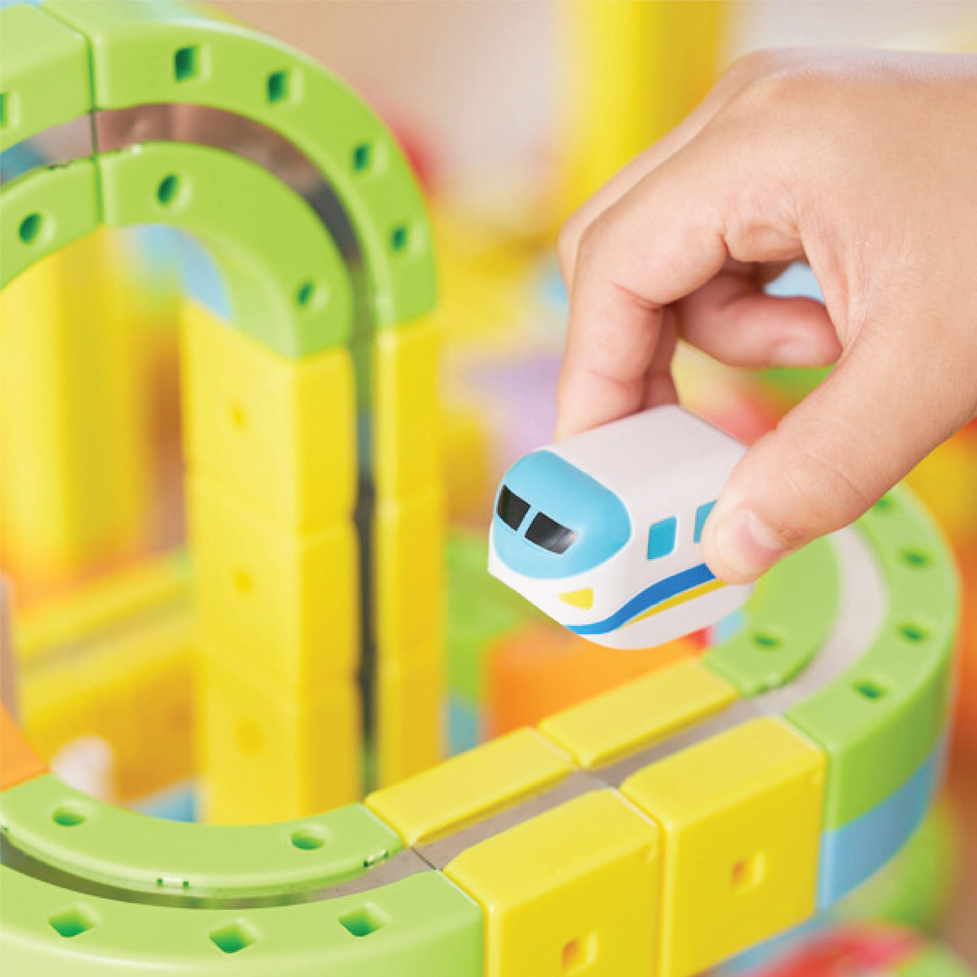 Rail Cube Magnetic Monorail Starter Set, train in-hand