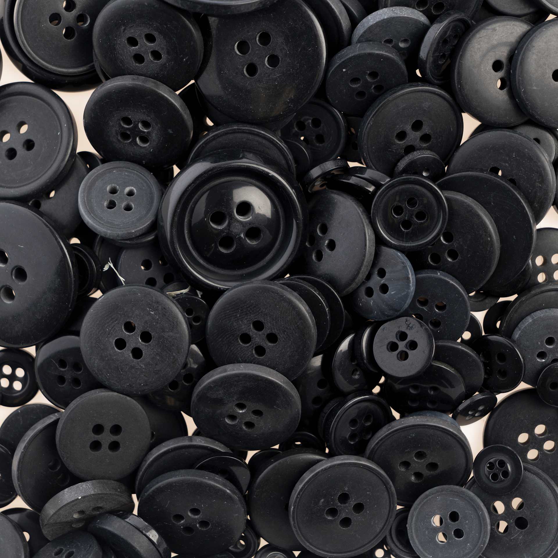 John Bead Nutton But Buttons - Black, Resin