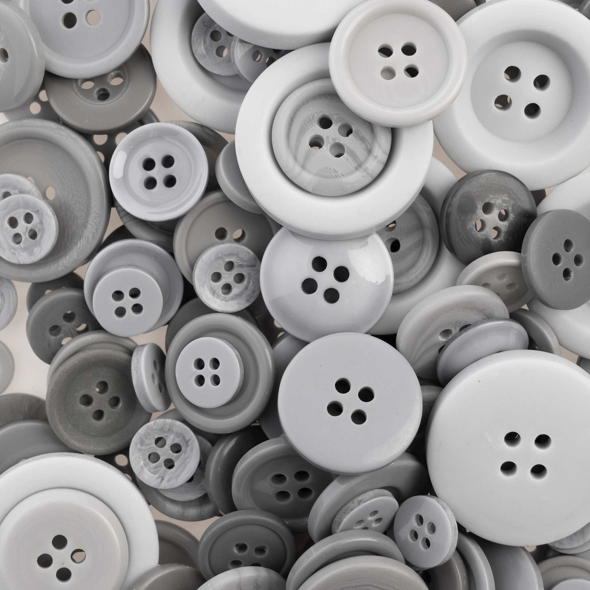 John Bead Nutton But Buttons - Grey, Resin