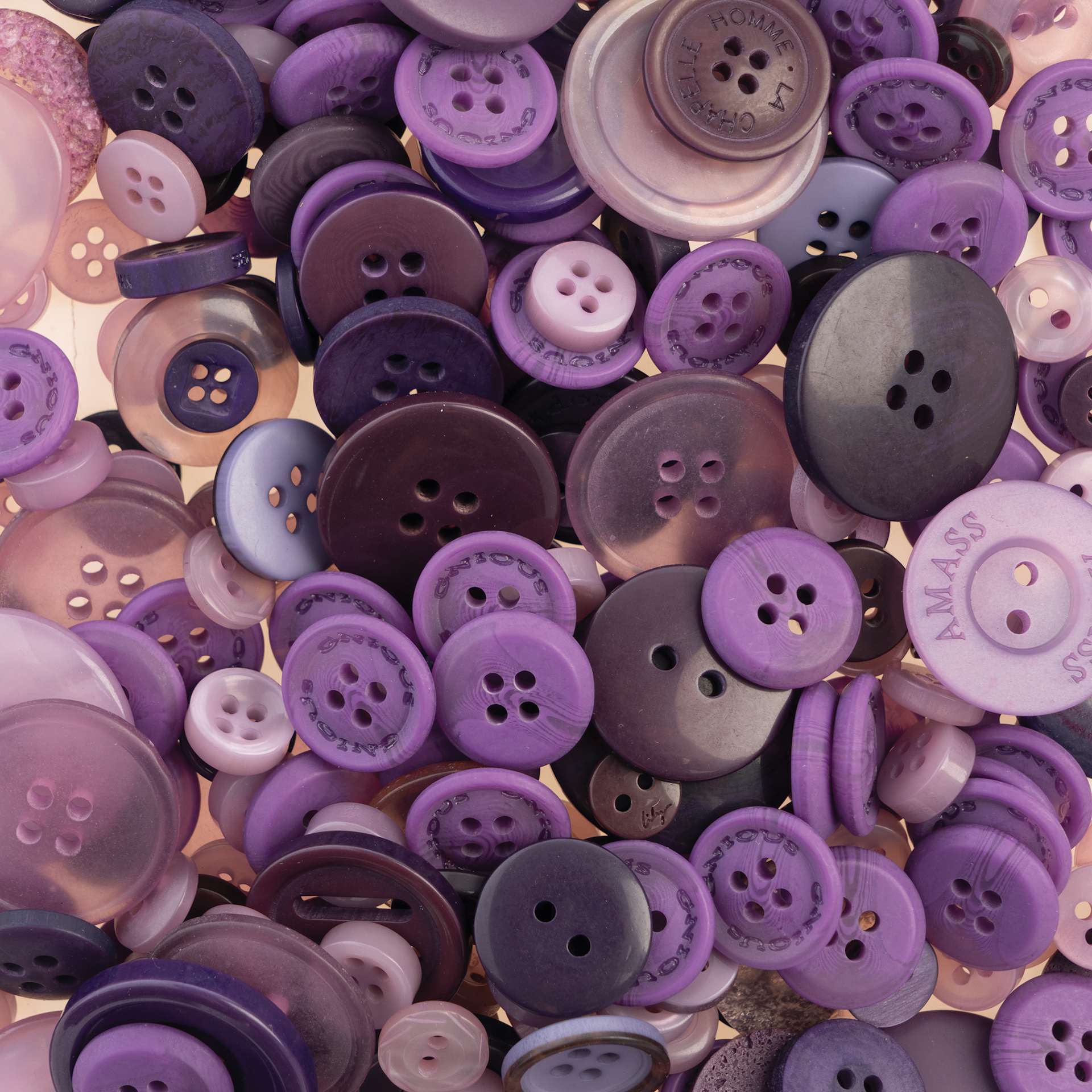 John Bead Nutton But Buttons - Dark Purple, Resin