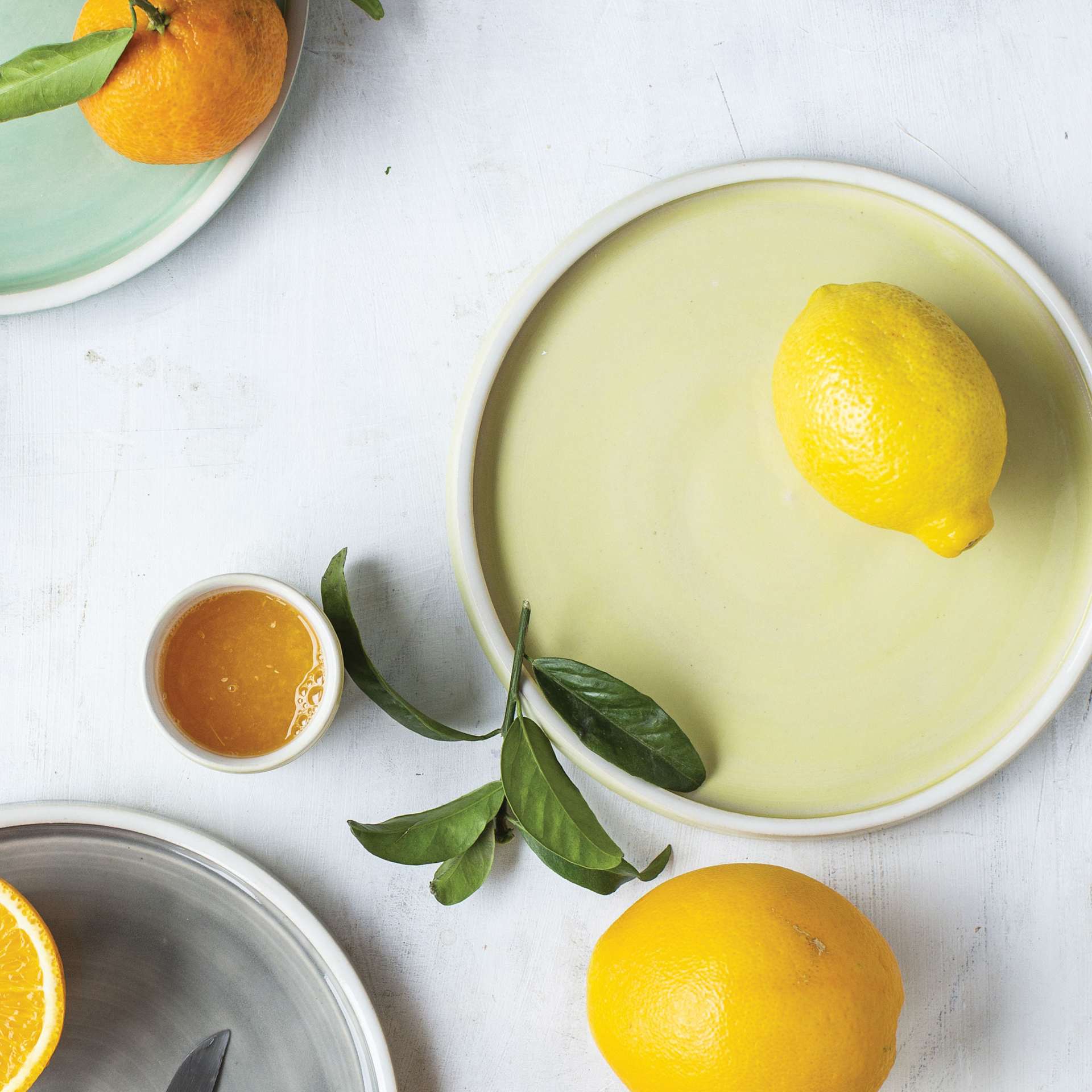 Botz Pro Glaze - Citrine Yellow, 200 ml finished plate in use