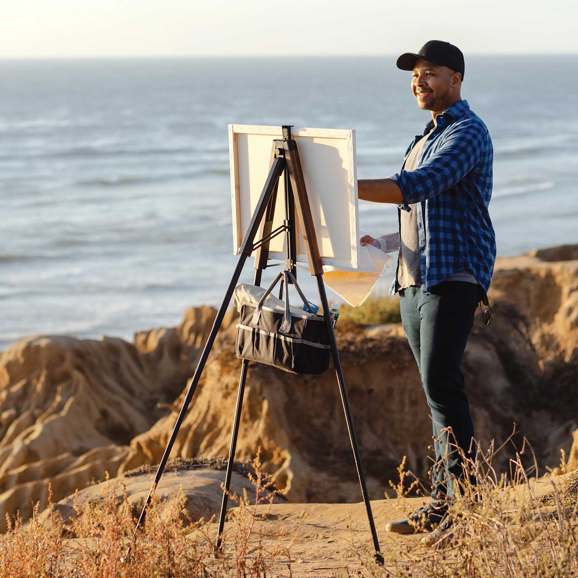 KraftGeek Easel - Walnut, in use outdoors