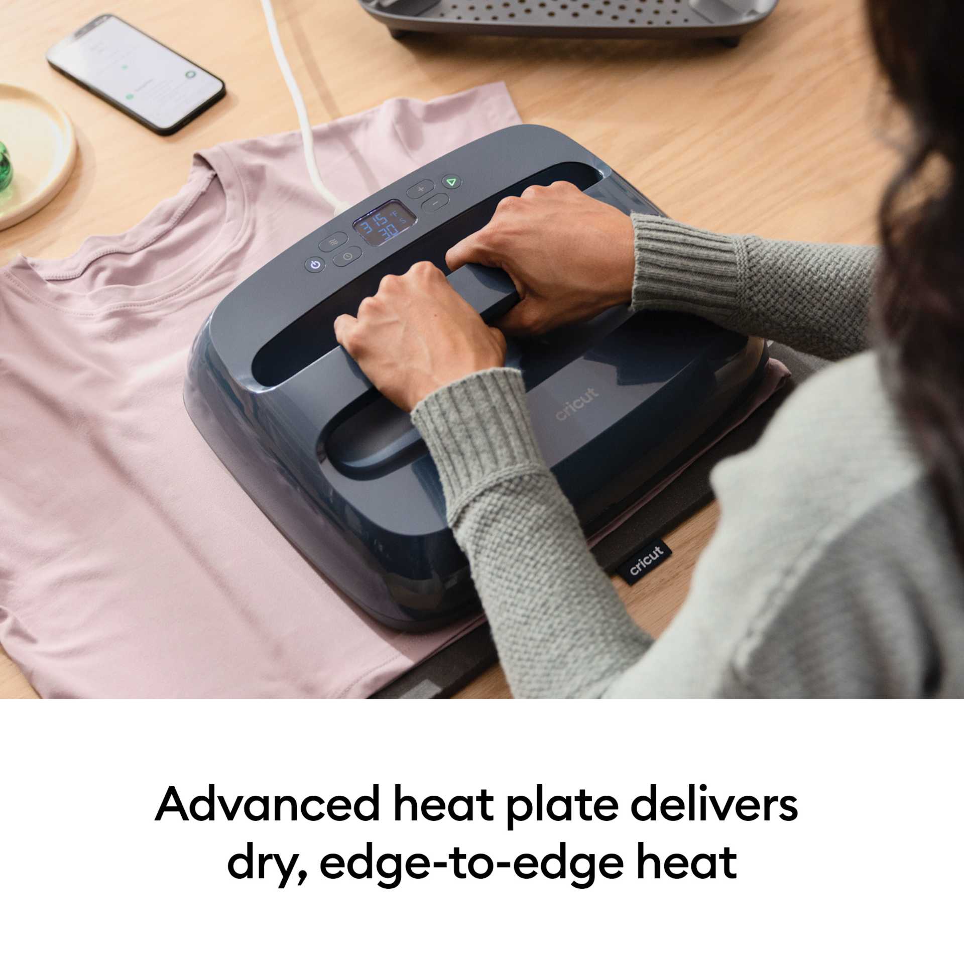 Advanced heat plate delivers dry, edge-to-edge heat.