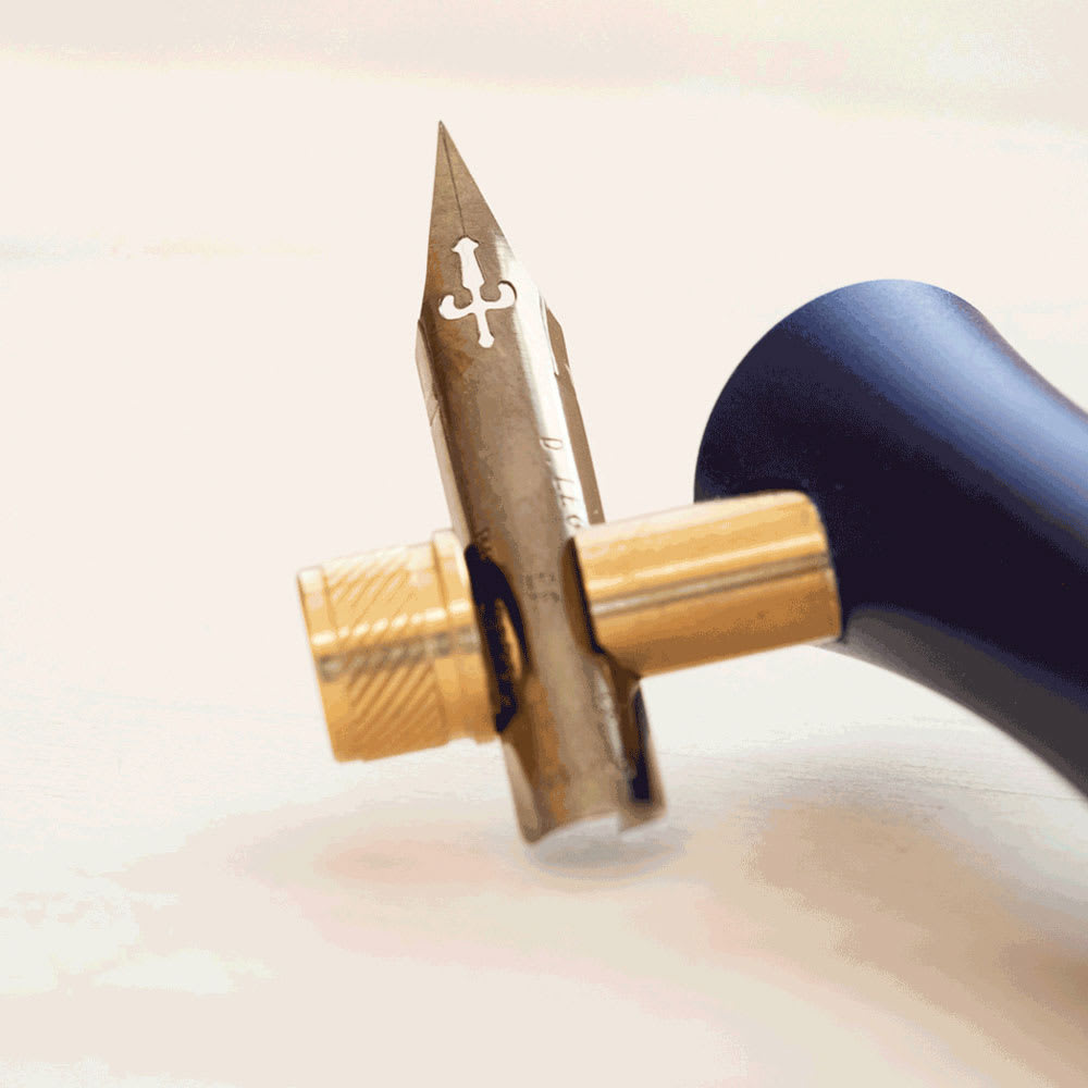 Tom’s Studio Bloom Oblique Calligraphy Dip Pen - close up of nib