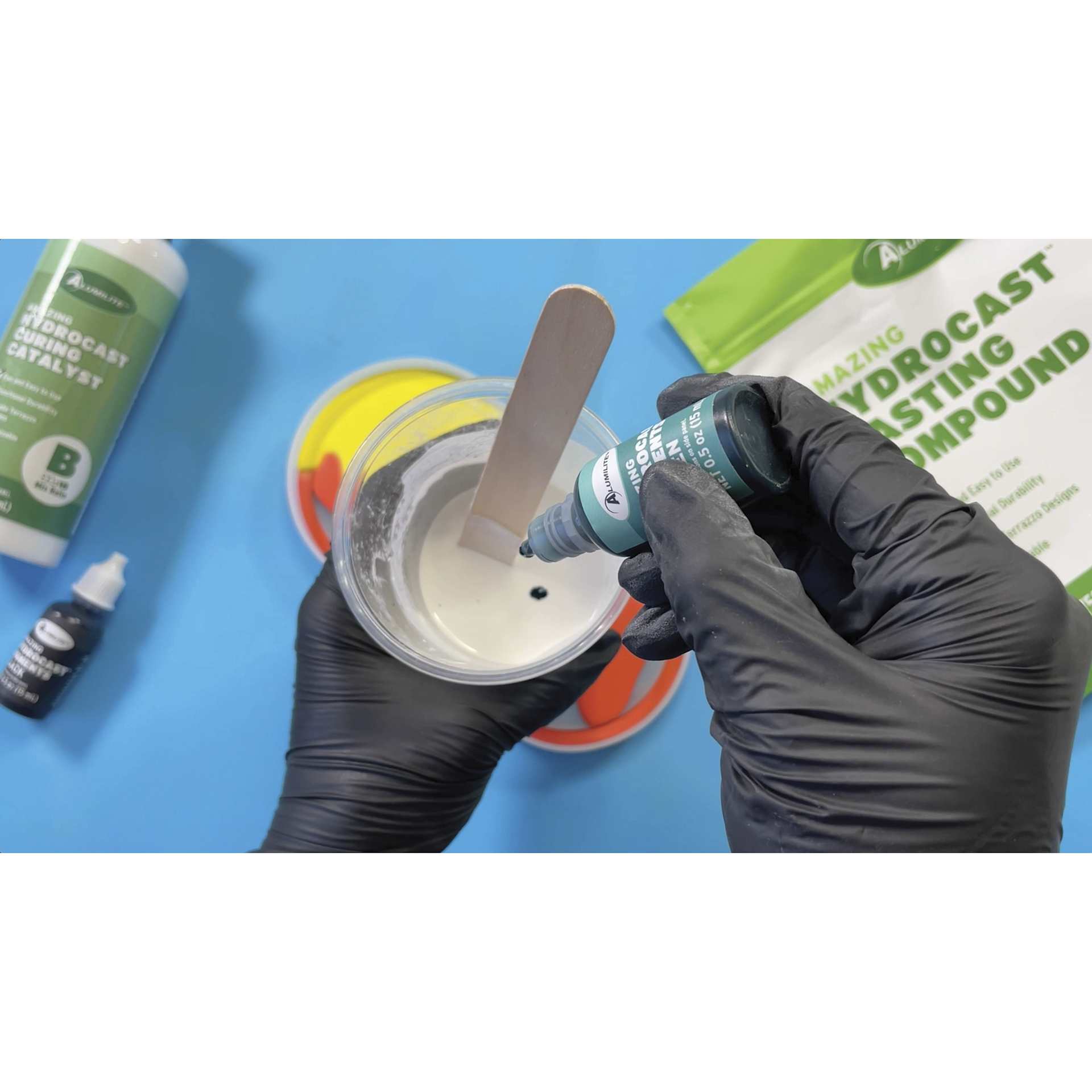 Alumilite Amazing HydroCast Starter Kit - mixing dye