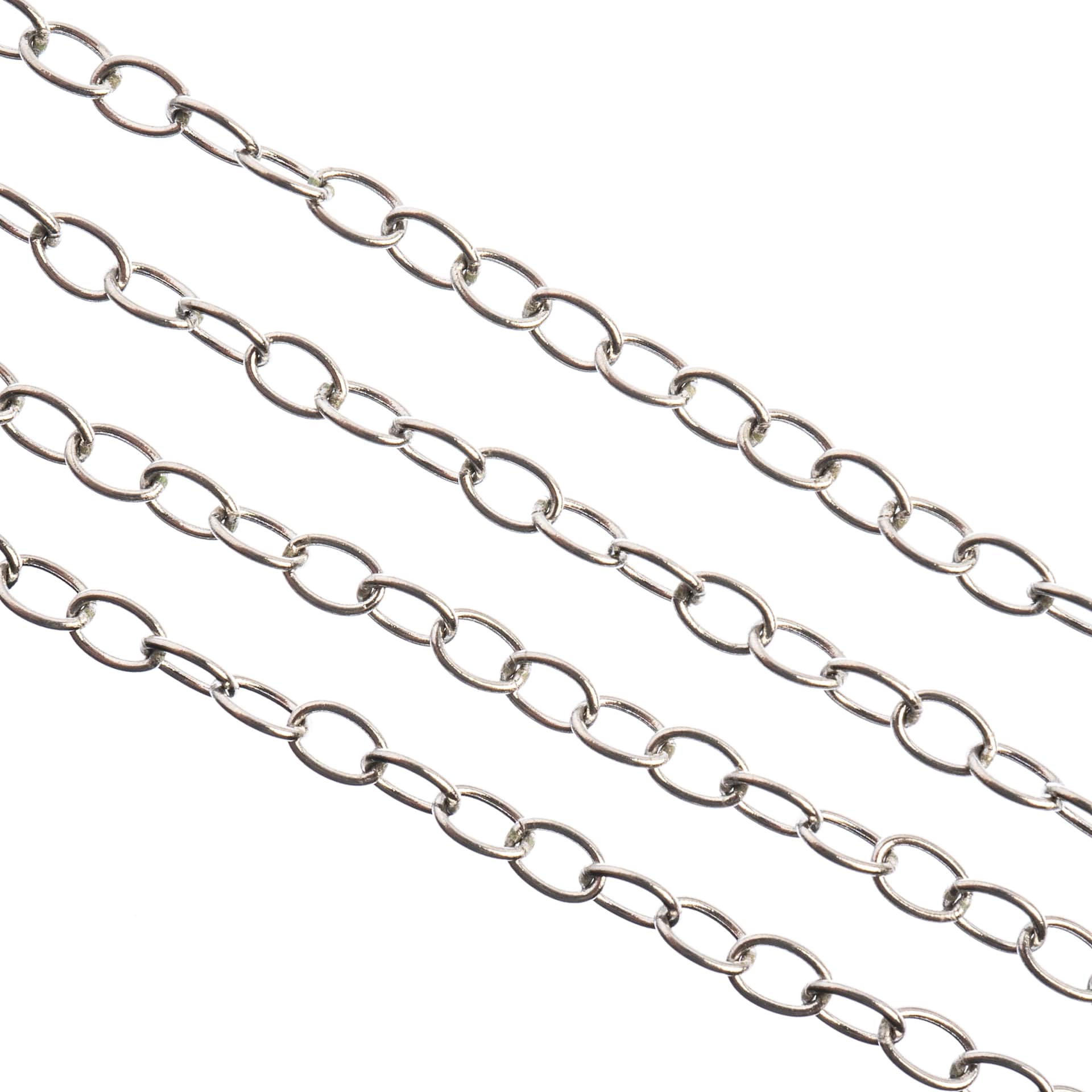 John Bead Stainless Steel Jewelry Chain - Rolo Chain, 1 m Long, 3.7 mm x 2.4 mm Links close up showing links