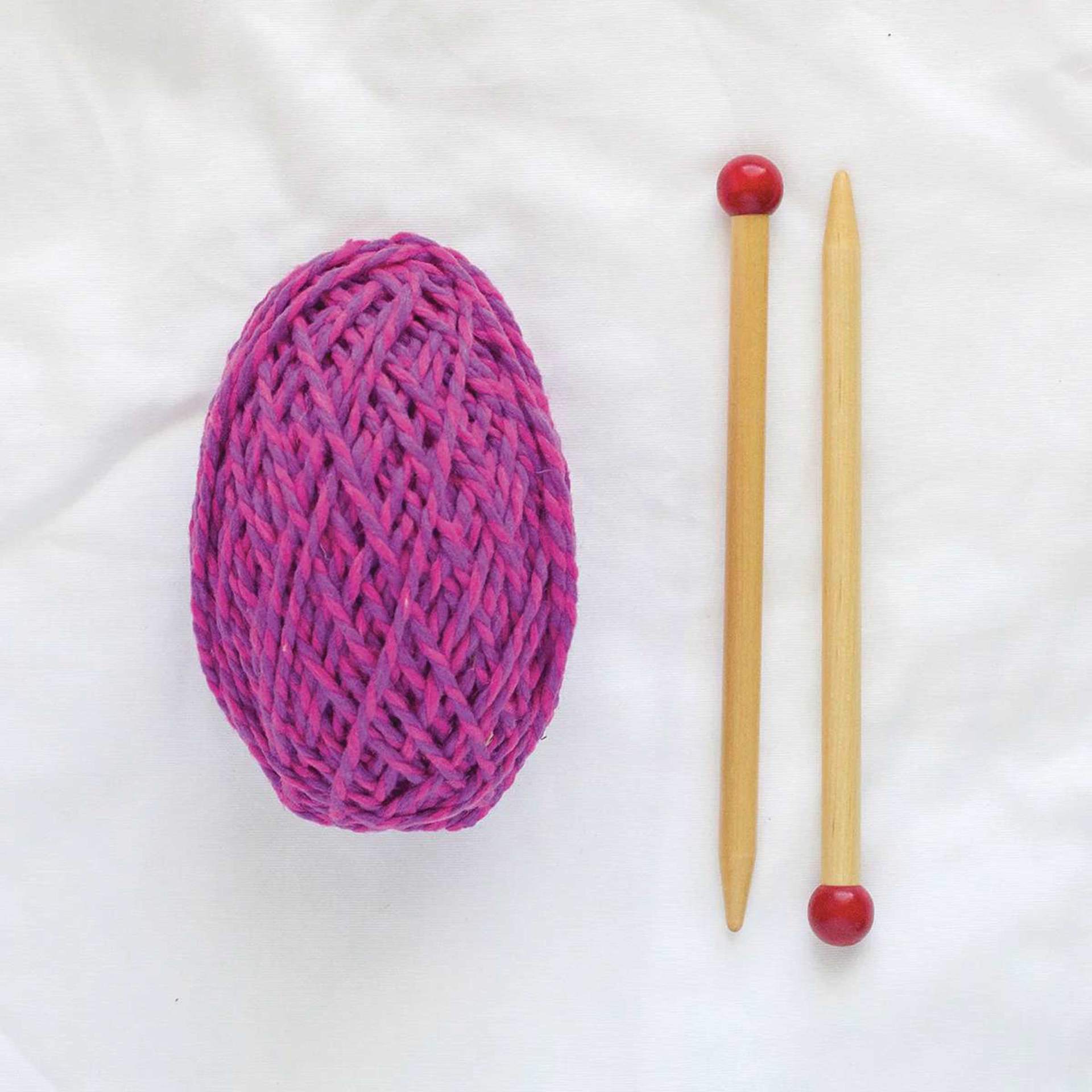 Friendly Loom Discover Knitting Scarf Kit - Pink contents