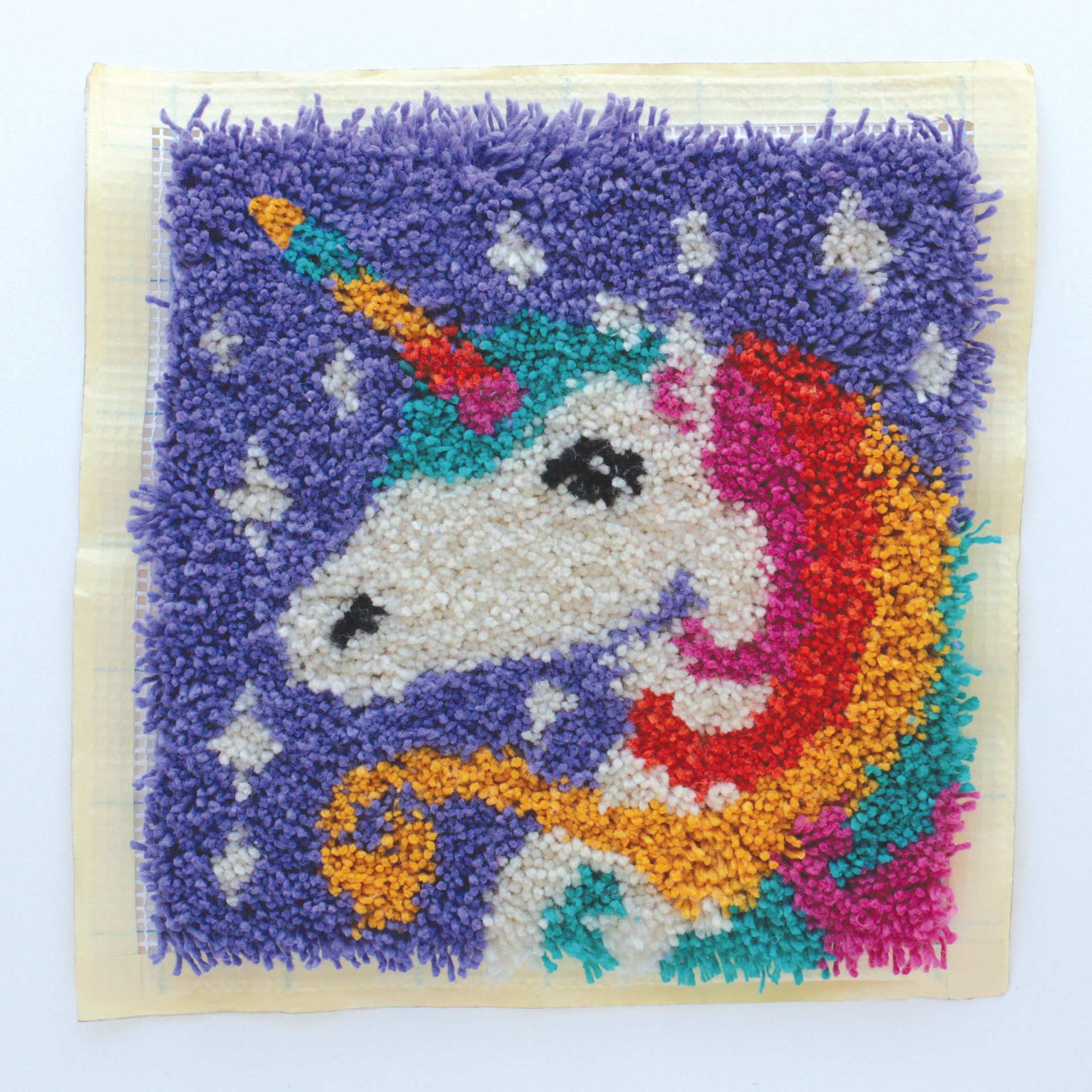 Friendly Loom Discover Latch Hooking Kit - Unicorn