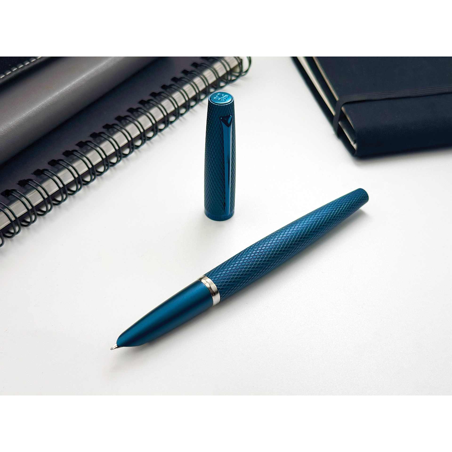 Diplomat Viper Fountain Pen - Blue Guilloche, with cap and notebooks
