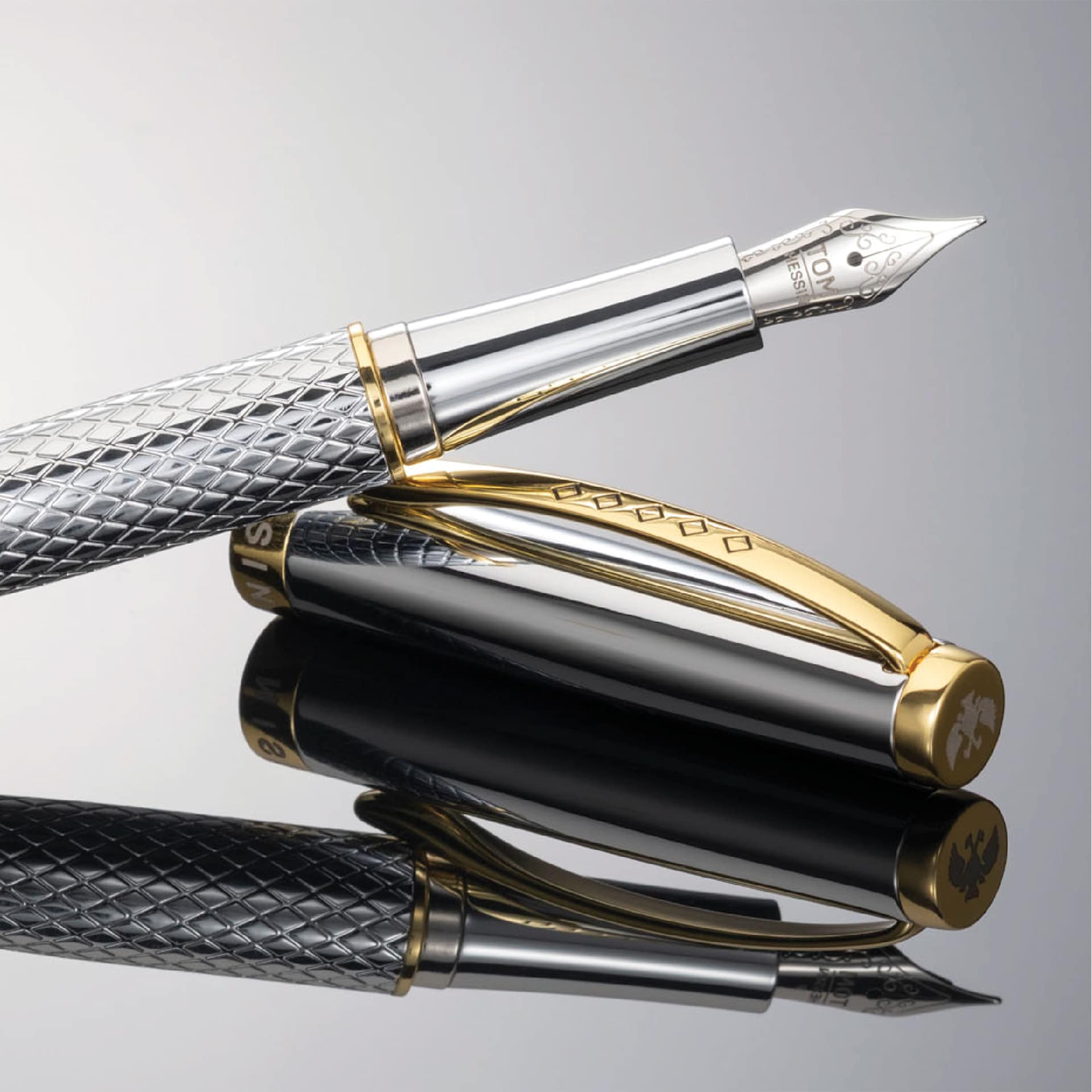 Tom Hessin Magnetic Series Fountain Pen - Ritz, Fine, close up