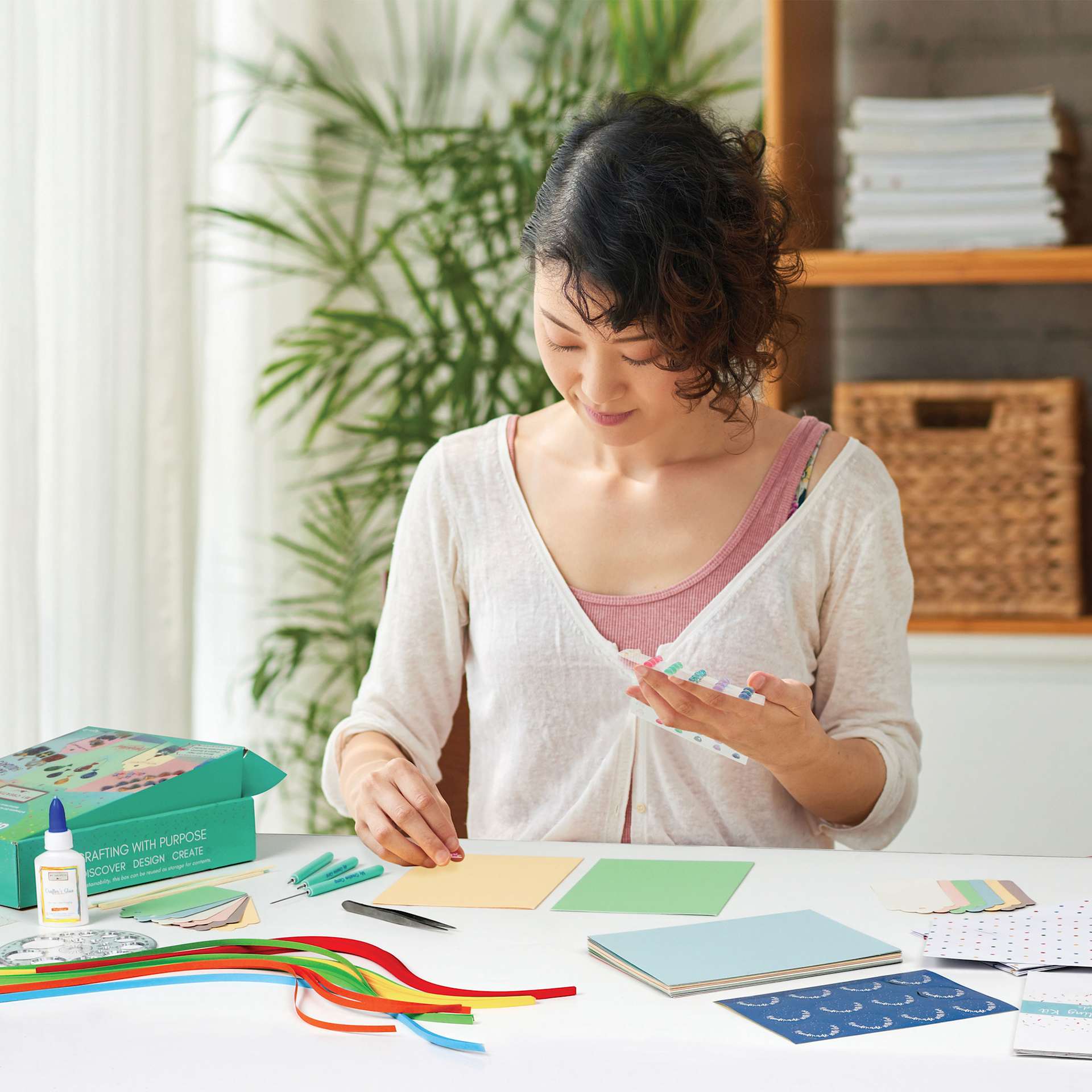 My Creative Camp Greeting Cards Quilling Kit organized on table for use