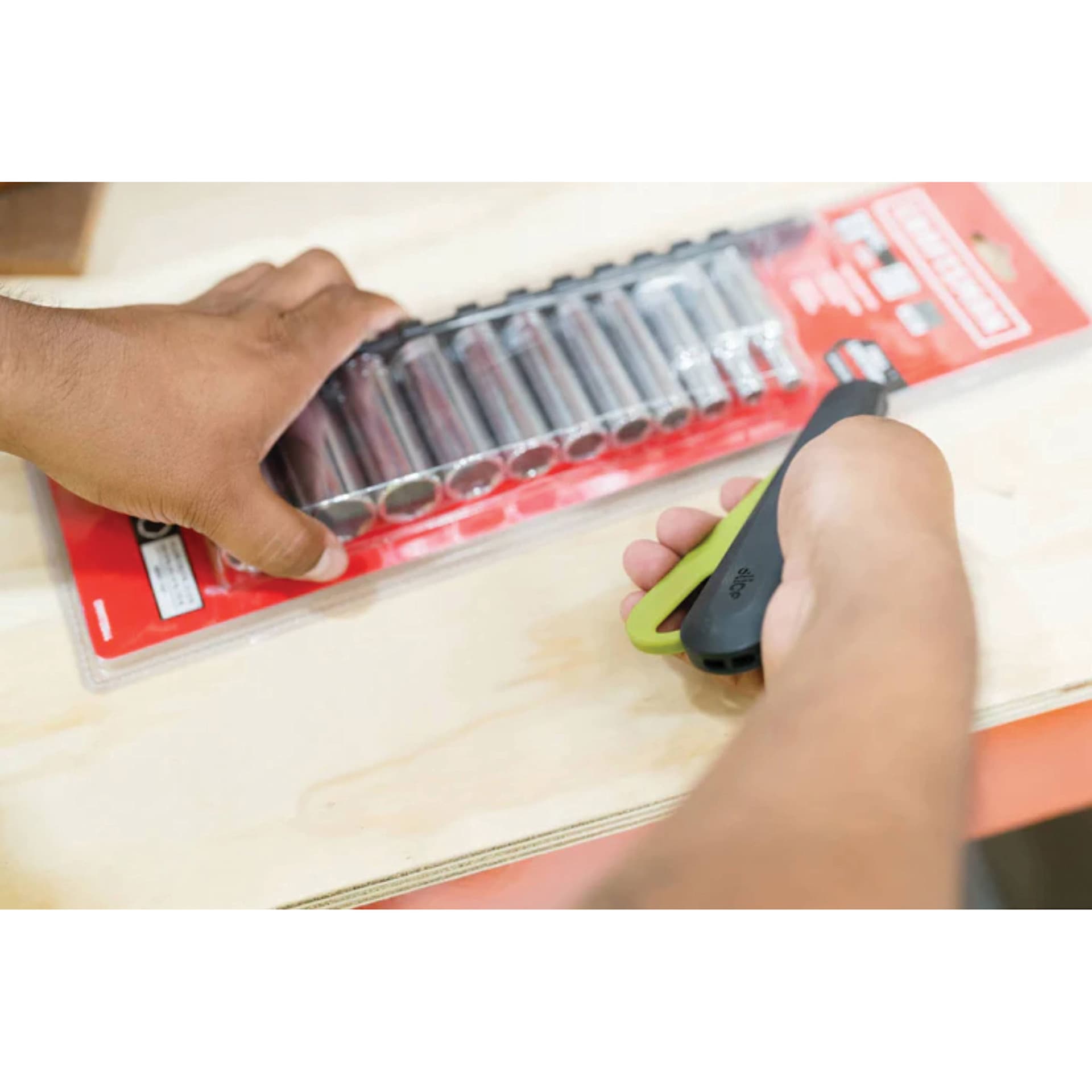 Slice Auto-Retractable Squeeze-Trigger Utility Knife, hand using the knife 