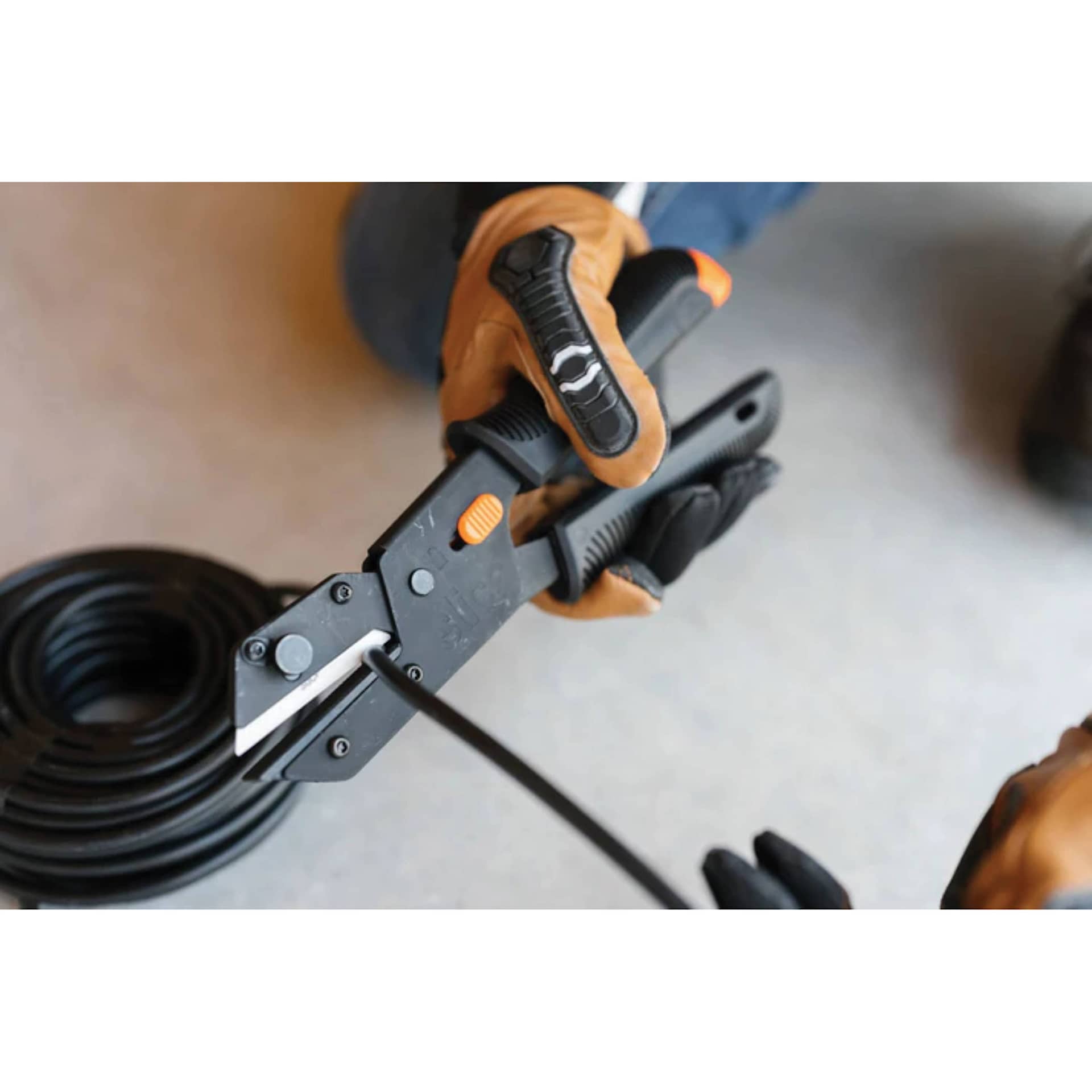 Slice Edge Utility Cutter (Wire being cut)