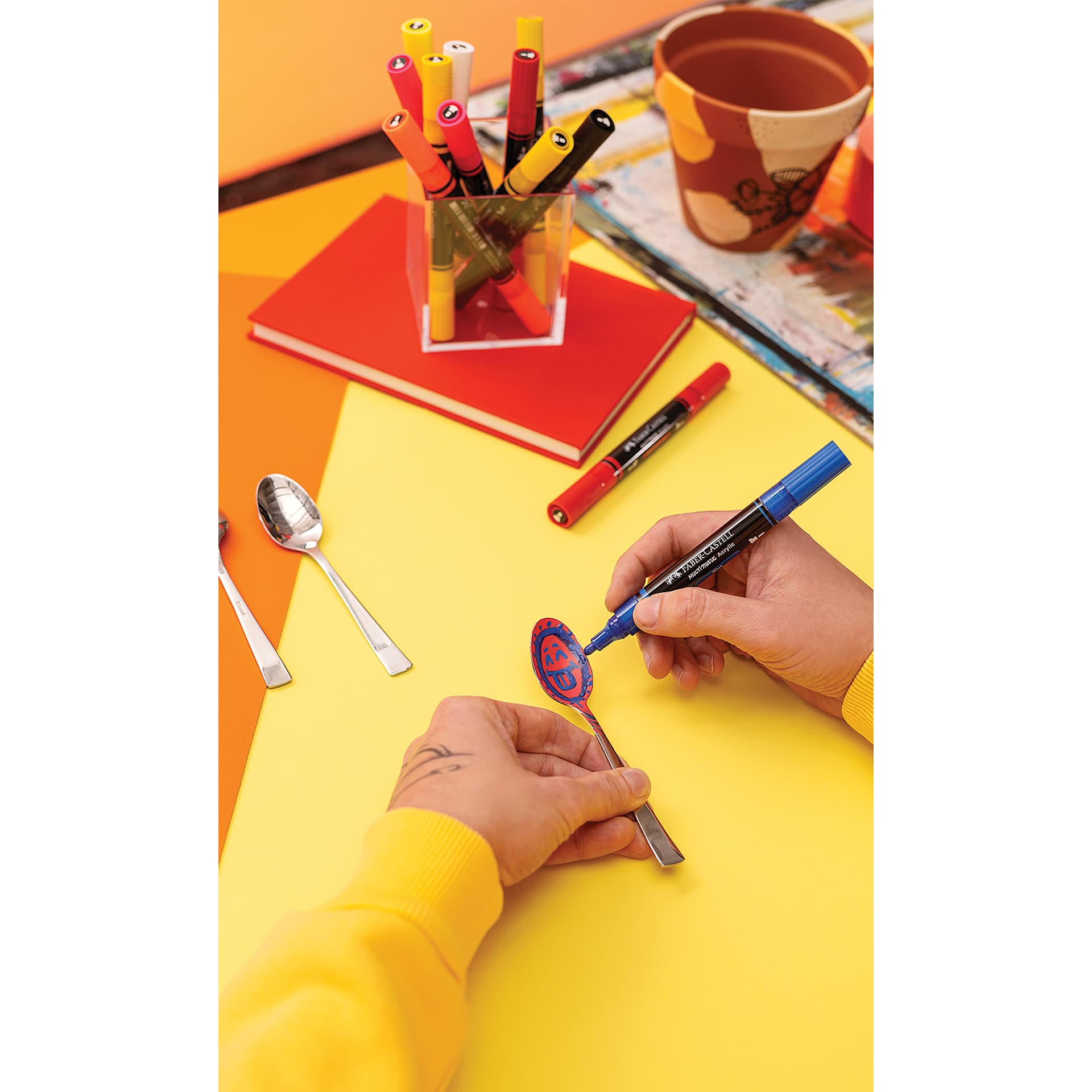 Faber-Castell Multimark Dual-Tip Acrylic Markers, drawing on a spoon.