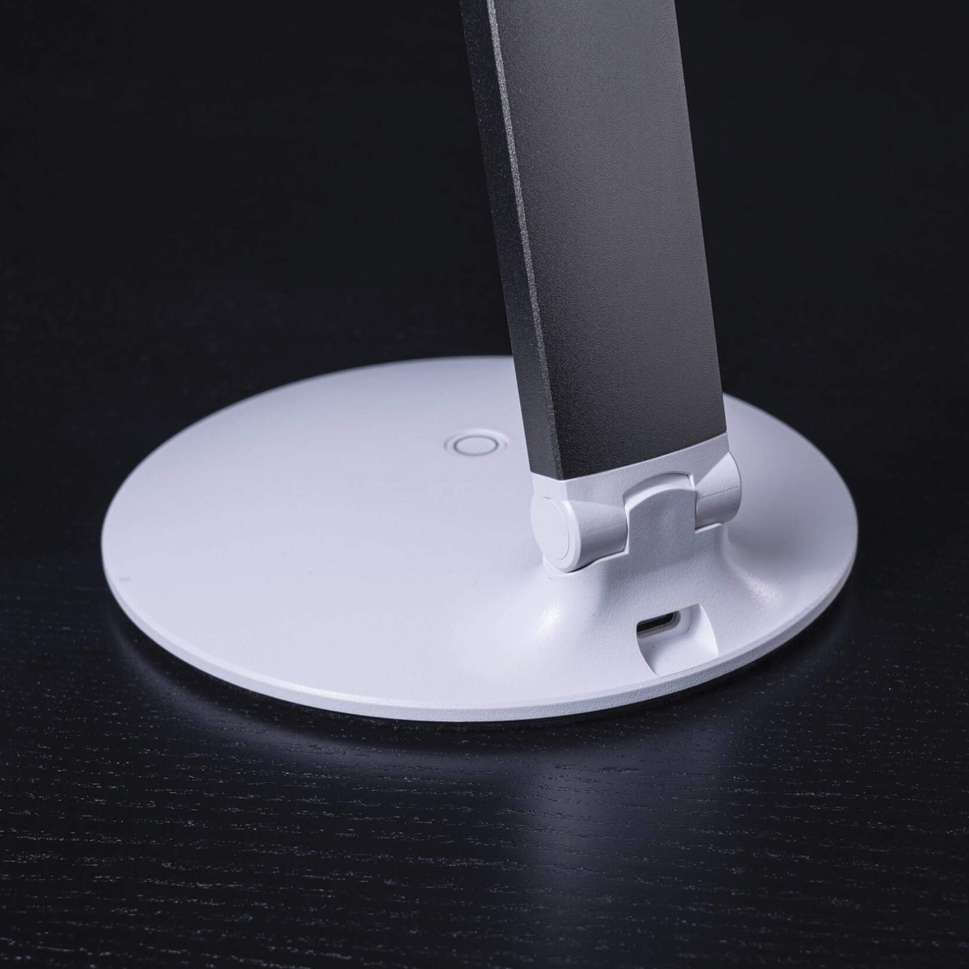 Daylight Halo Go 2 Rechargeable Magnifier Lamp - power port