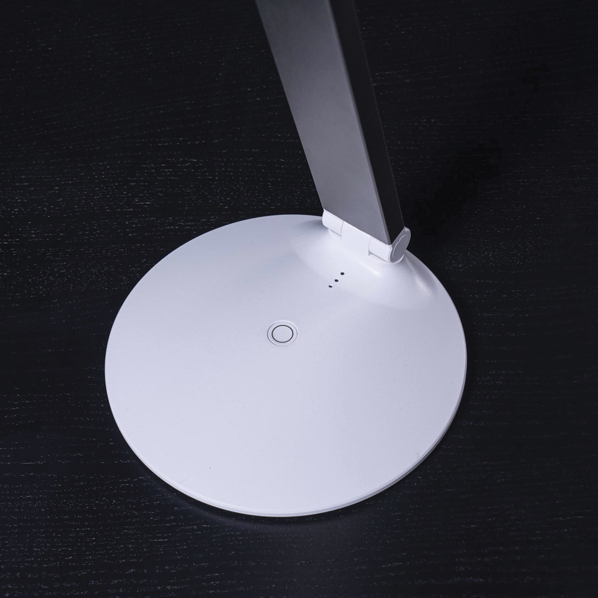 Daylight Halo Go 2 Rechargeable Magnifier Lamp - close-up of base