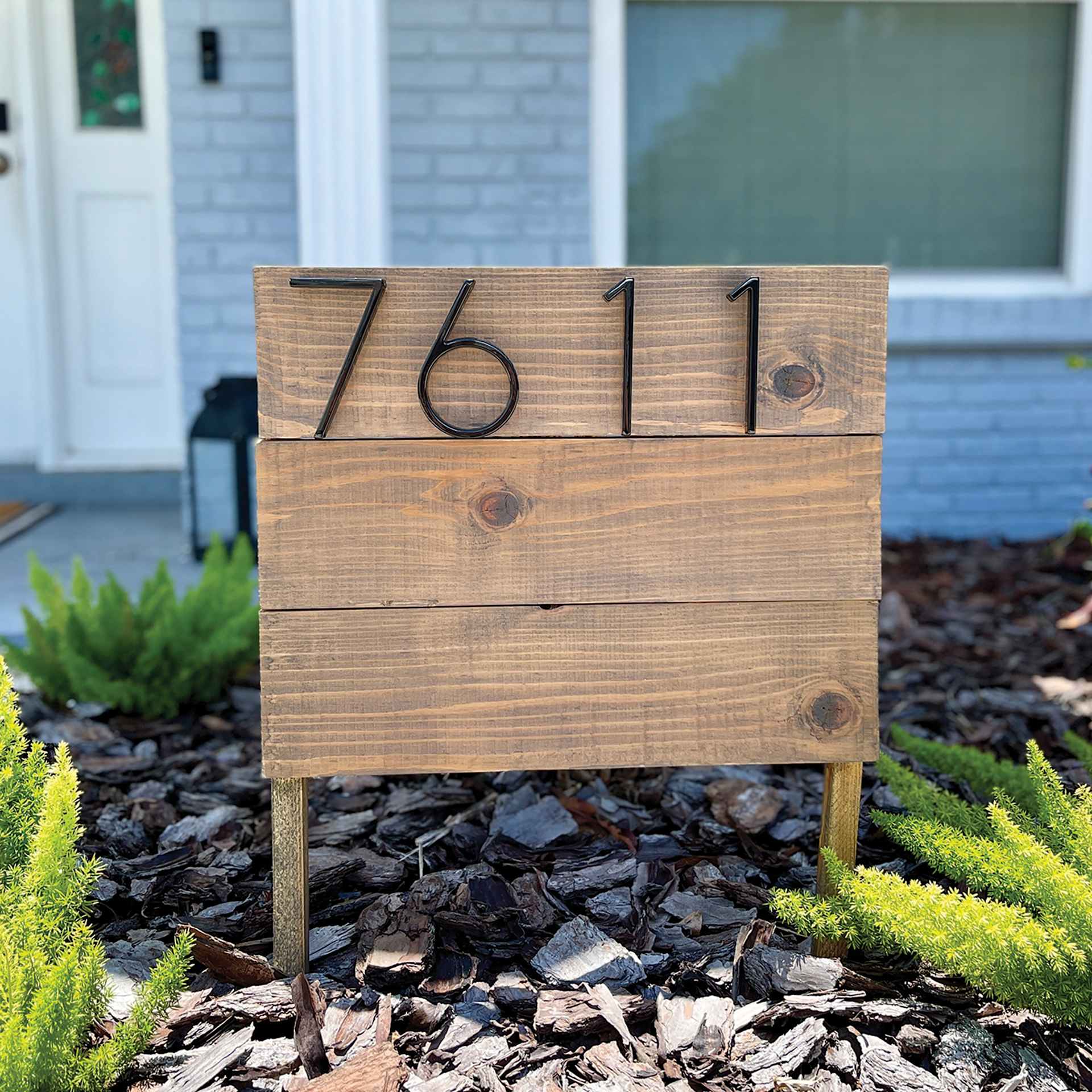 Varathane Less Mess Wood Stain - Smoke Gray used on outdoor sign