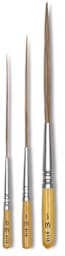 Escoda Light Ox Hair Lettering Brushes - Closeup of tips of three sizes of Extra Long liners
