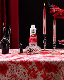 RitBloodTablecloth-Bundle 1042x1302 2