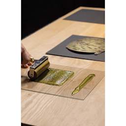 Pebeo Lino Ink - Gold, 80 ml Tube applied to glass plate with brayer