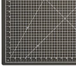 Dahle Self-Healing Cutting Mats - Closeup of corner of Black Mat showing gridlines