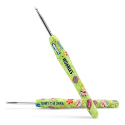 The Woobles Beginner Crochet Amigurumi Kit - SpongeBob Squarepants close up of included crochet hooks