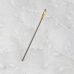 Dritz Gold-Eye Quilting Between Needles, threaded needle