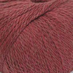 HiKoo Highland Lux Yarn - Wild Currant close up to see texture