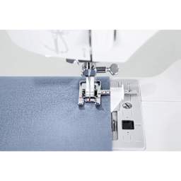 Singer Fashion Mate 3342 Sewing Machine, close up of the embroidery foot