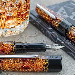 Benu Euphoria Fountain Pen - Bourbon, laid out with cap off (image shows a different size nib)