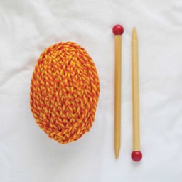Friendly Loom Discover Knitting Scarf Kit - Orange contents