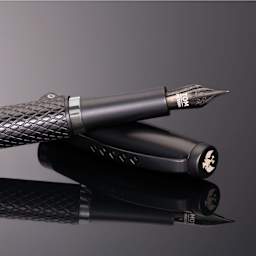 Tom Hessin Magnetic Series Fountain Pen - Carbon, Extra Fine, close up