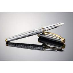 Tom Hessin Magnetic Series Fountain Pen - Ritz, Medium, pen resting on cap