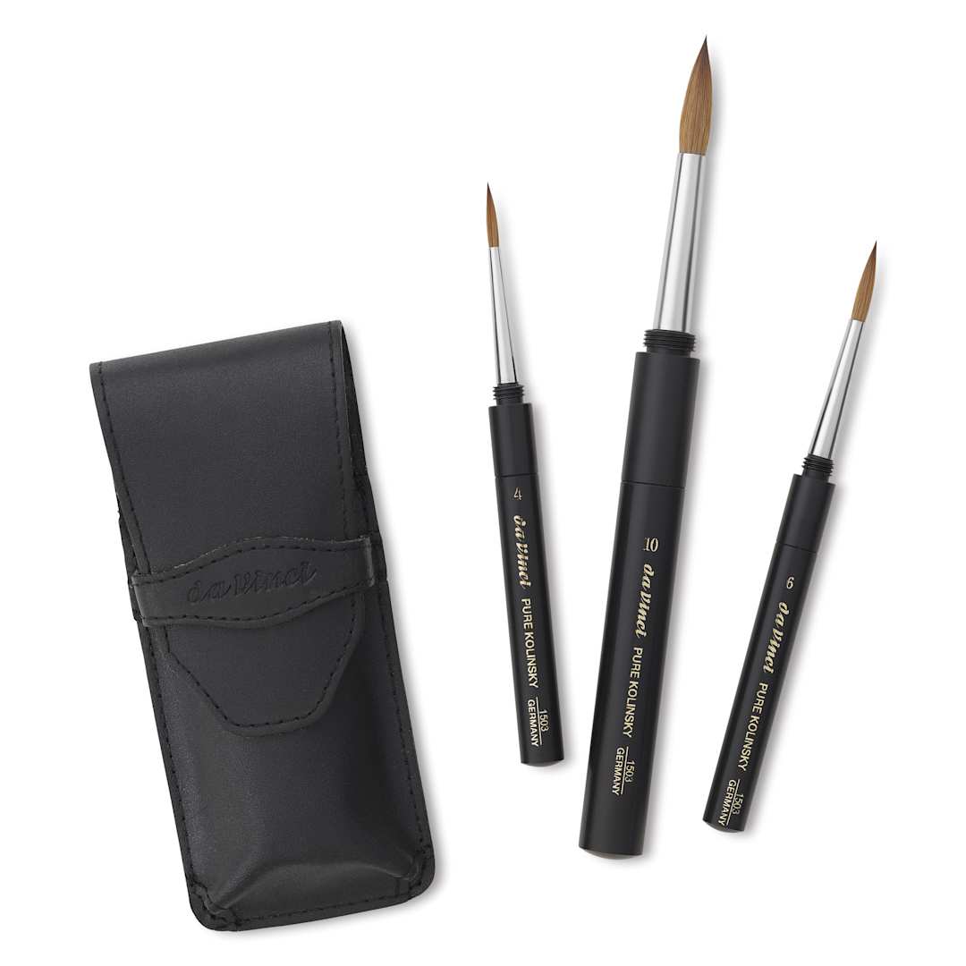 Open in modal - Da Vinci Maestro Kolinsky Travel Brushes - Set 1503, Set of 3, brushes and faux-leather case laid out