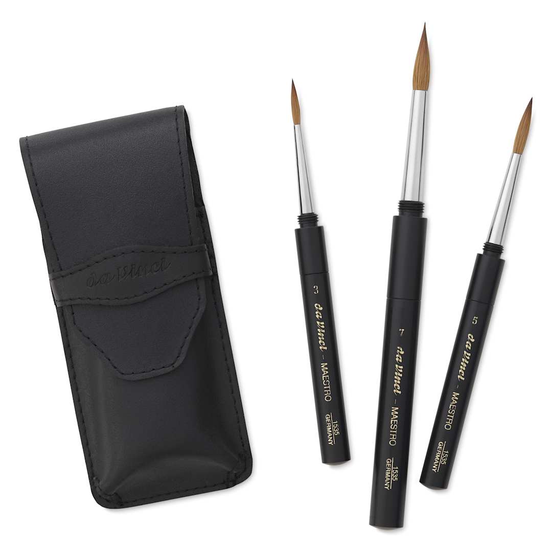 Open in modal - Da Vinci Maestro Kolinsky Travel Brushes - Set 1535, Set of 3, brushes and faux-leather case laid out