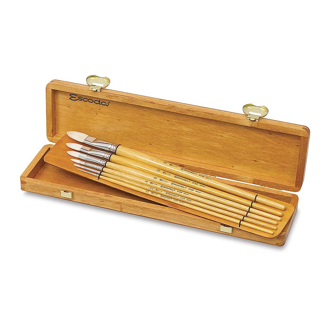 Open in modal - Escoda Clasico Chungking White Bristle - Angled view of Set of 6 Filberts in wood box