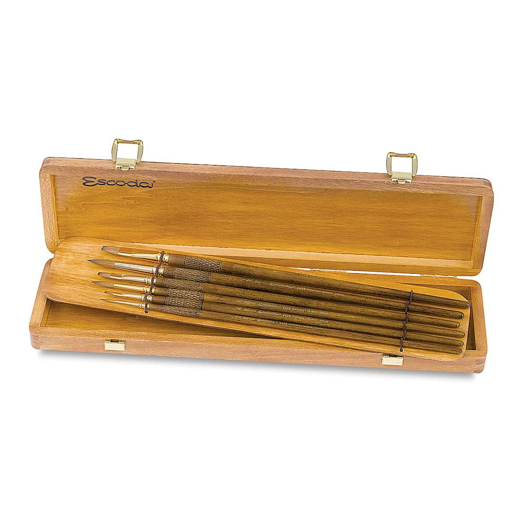 Open in modal - Escoda Reserva Kolinsky-Tajmyr Sable Brushes - Long Handle, Set of 6 shown in wooden box
