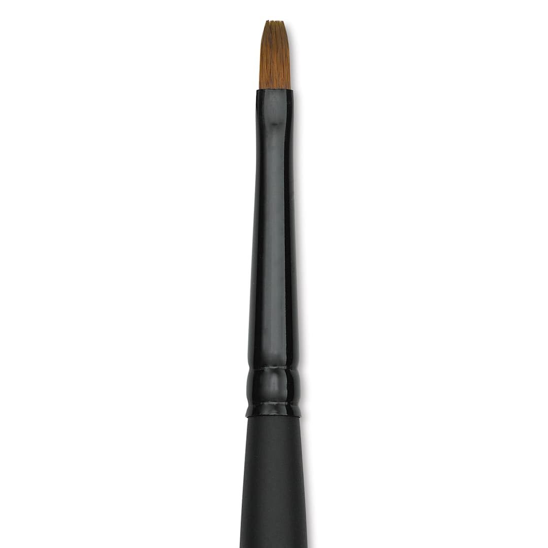 Open in modal - Raphaël Stradivarius Synthetic Kolinsky Sable Brush - Flat, Size 2, Short Handle (close-up)