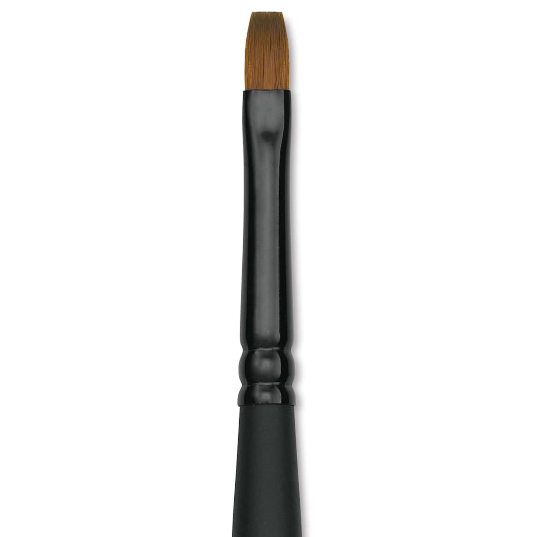 Open in modal - Raphaël Stradivarius Synthetic Kolinsky Sable Brush - Flat, Size 4, Short Handle (close-up)
