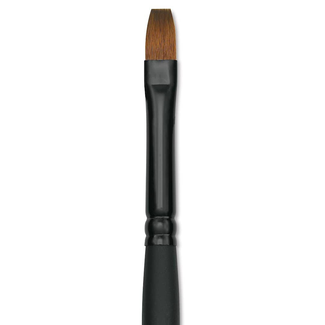 Open in modal - Raphaël Stradivarius Synthetic Kolinsky Sable Brush - Flat, Size 8, Short Handle (close-up)