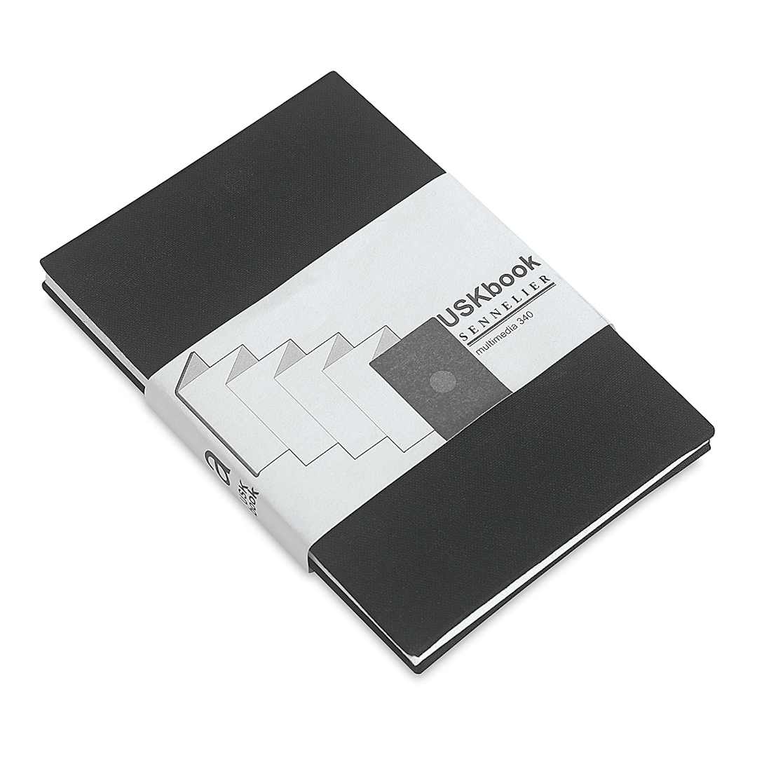 Open in modal - Sennelier Urban Sketch Book - Angled view of Sketch book with label
