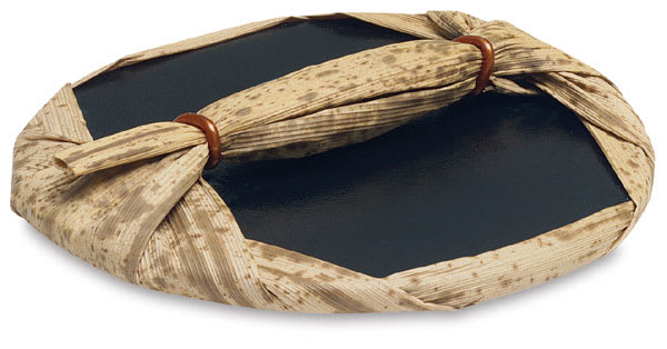 Open in modal - Yasutomo Bamboo Baren - Side angled view of Baren showing handle