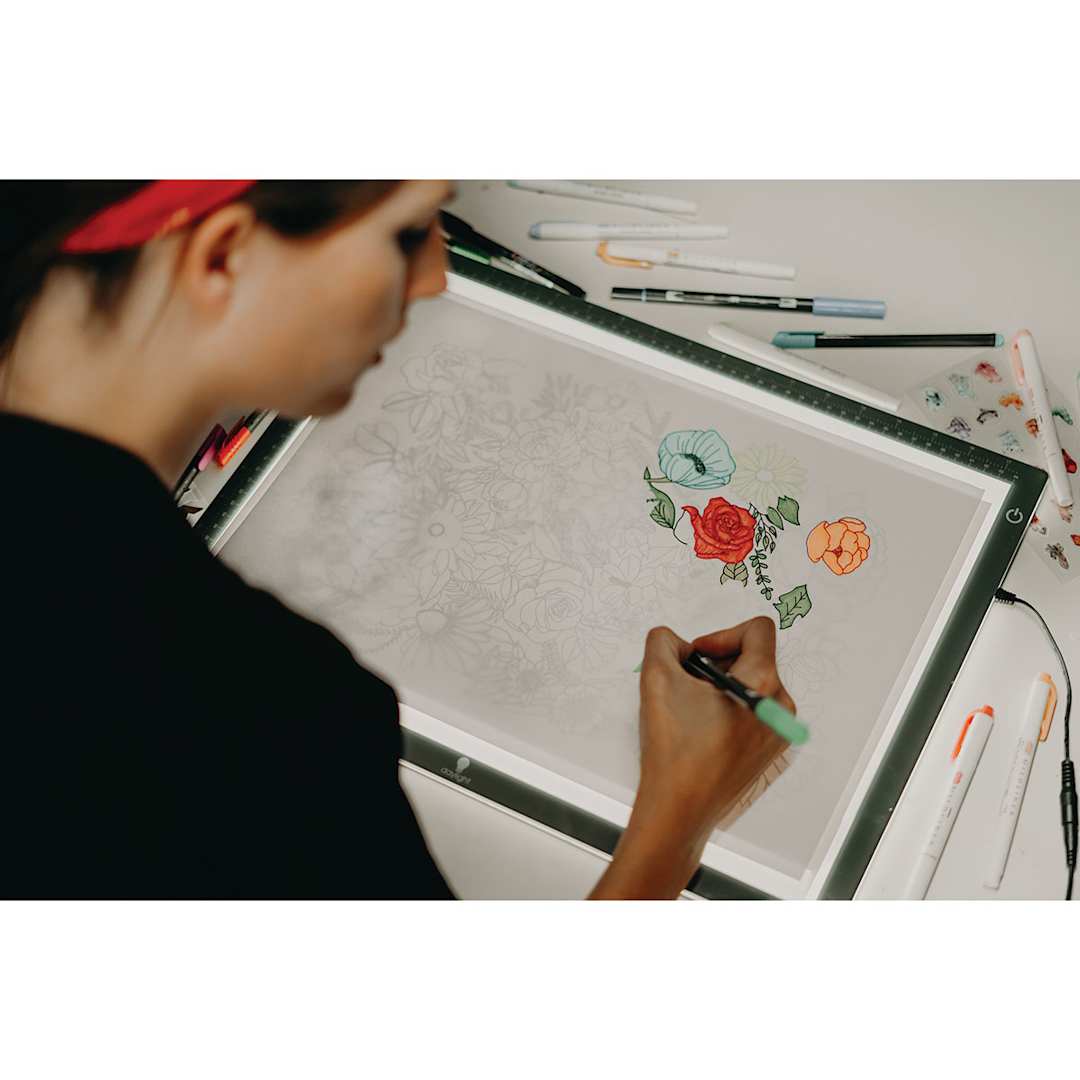 Open in modal - Daylight Wafer LED Light Box, Women drawing flowers on the light box
