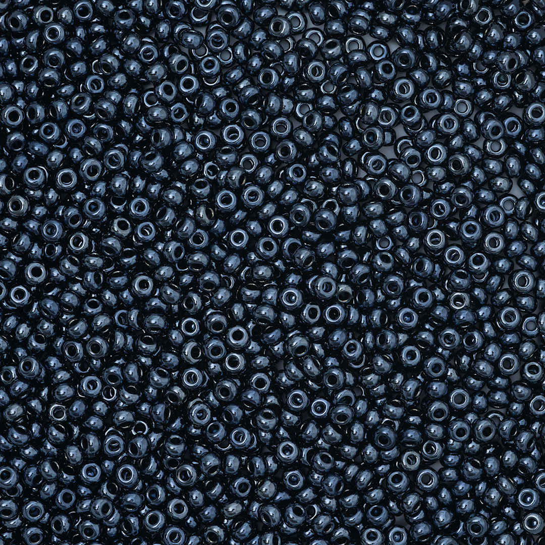 Open in modal - John Bead Czech Glass Seed Beads - Gunmetal, 10/0 - close-up