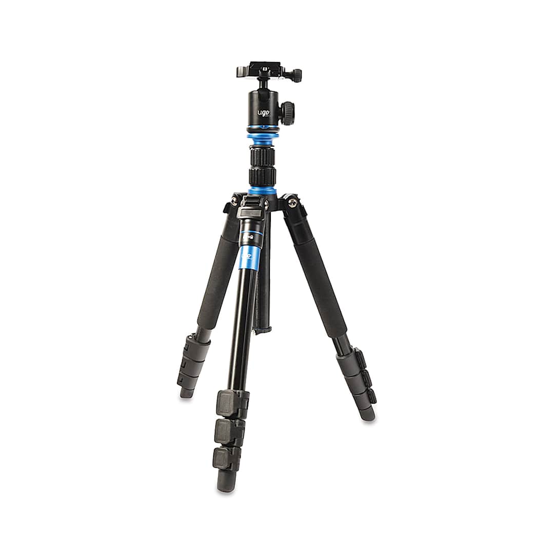 Open in modal - New Wave u.go Tripod - Tripod set up and minimally extended