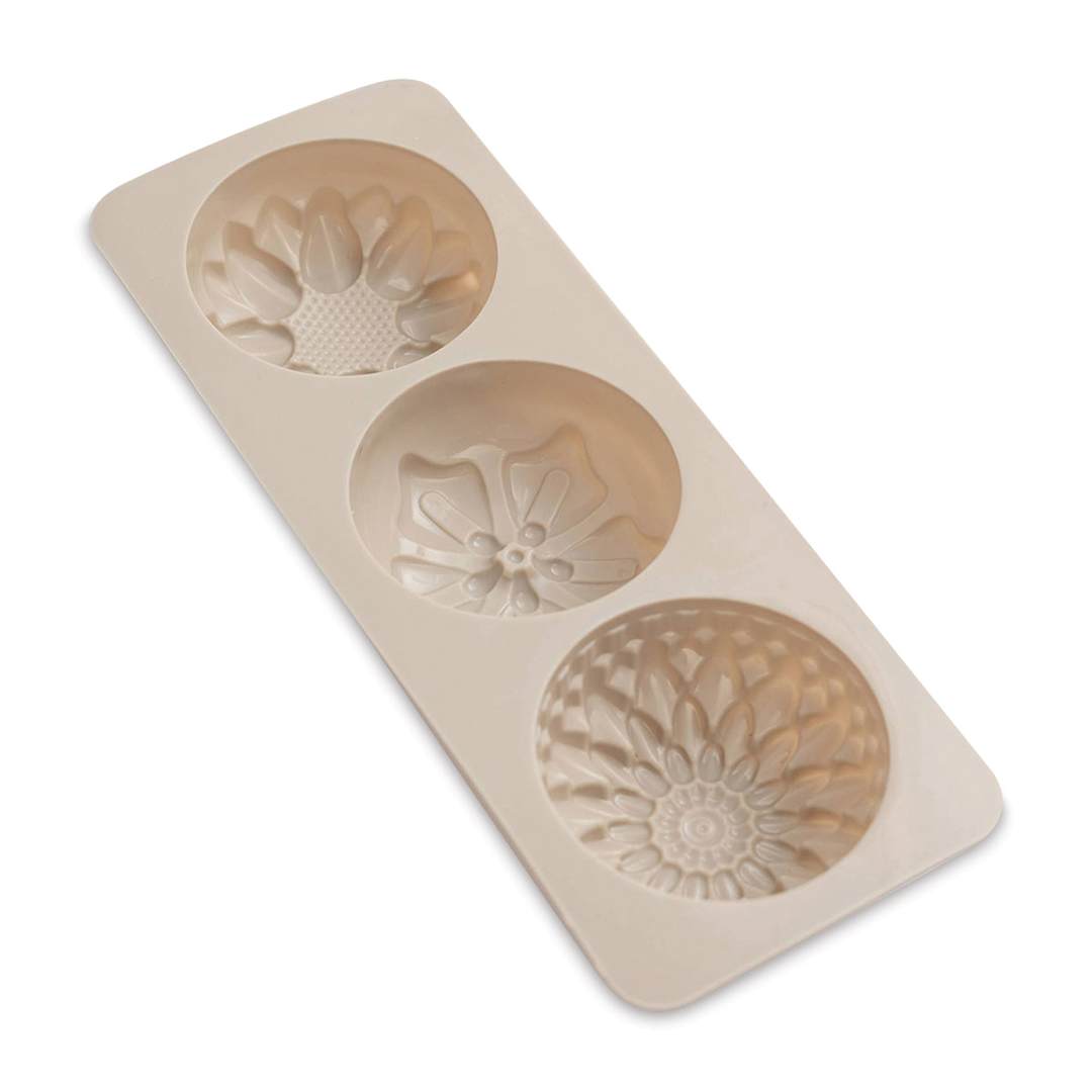 Open in modal - We R Memory Keepers Suds Soap Making Mold - Flowers (Out of packaging)