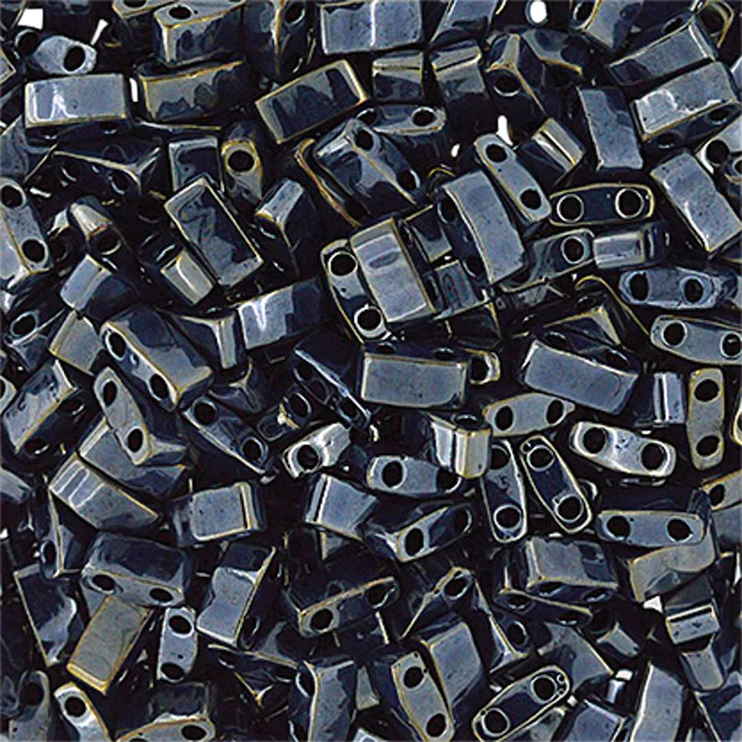 Open in modal - John Bead Miyuki Tila Half Cut Beads - Light Gunmetal, Opaque, 5 mm x 2.3 mm (Close-up of beads)