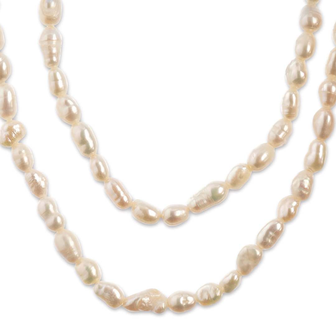 Open in modal - John Bead Earth's Jewels Freshwater Pearls - White, Rice, 2 mm to 3 mm (Close-up of pearls)