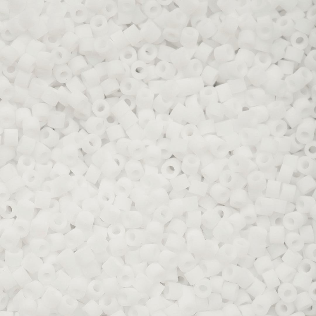 Open in modal - John Bead Cylin 11/0 Matte Macaron Cylindrical Seed Beads - White